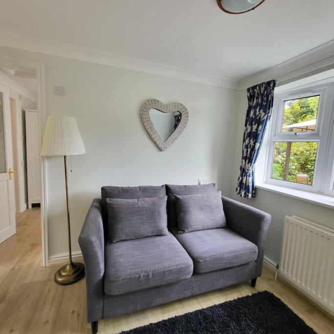 Cheerful, Cosy, One Bedroom Home With Patio And Parking Newbury  Exteriör bild